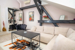 He-Ra Apartments with Free Parking